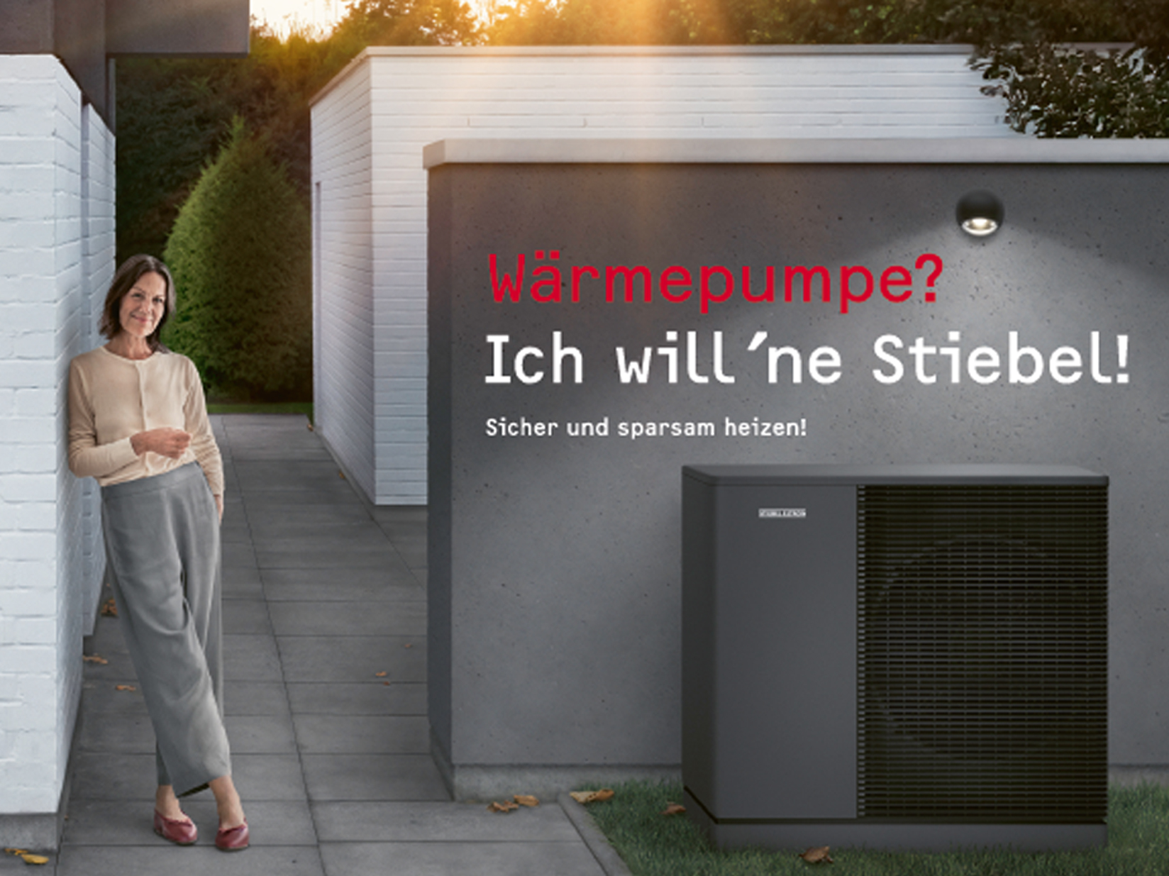 Eine Frau steht neben der Wärmepumpe, darüber ist der Werbeslogan: "Wärmepumpe? Ich will 'ne Stiebel!" eingeblendet